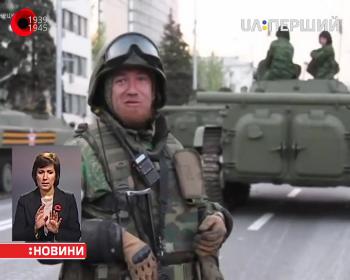 Парадом у Донецьку керує один із ватажків терористів Арсеній Павлов