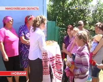 Волонтери разом з військовими вивезли з Донбасу багатодітну родину