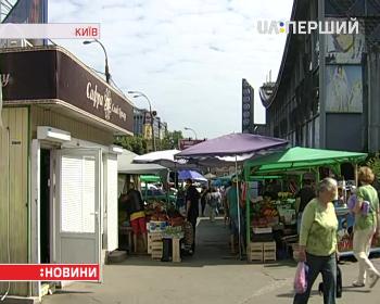 Вулиці Києва очищують від незаконних забудов
