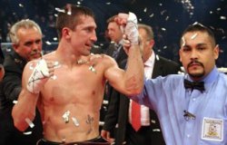 В'ячеслав Сенченко і Чарлі Хосе Наварро поміряються силами за звання чемпіона світу за версією WBA